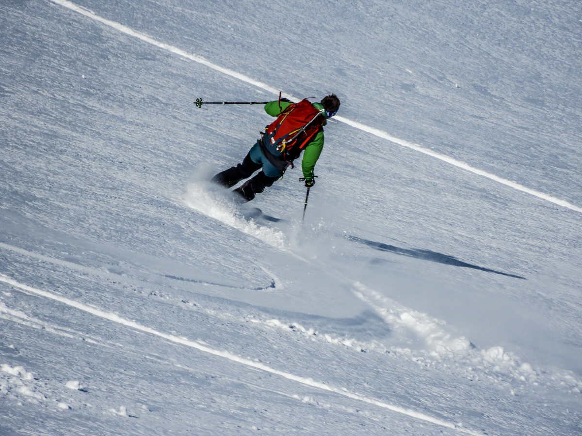 Wir geniessen es, jeden Schwung im Pulverschnee.