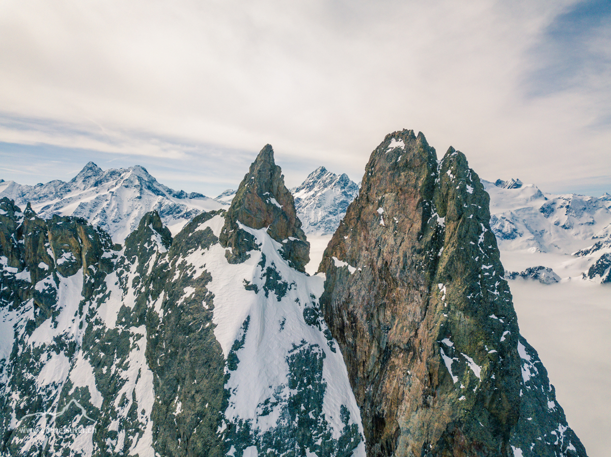 Türme beim Wichelplanggstock mit durchblick zum Sustenhorn.
