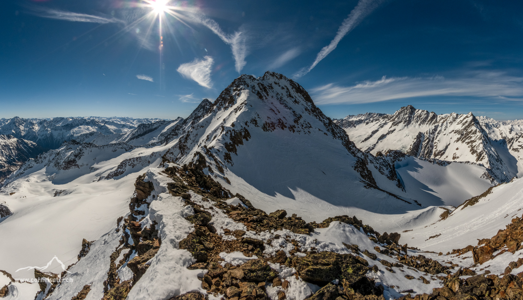 Panobild auf dem Gross Griessenhorn, mit Sicht zurück zum Stucklistock und dessen Nordgrat wo wir abgestiegen sind.