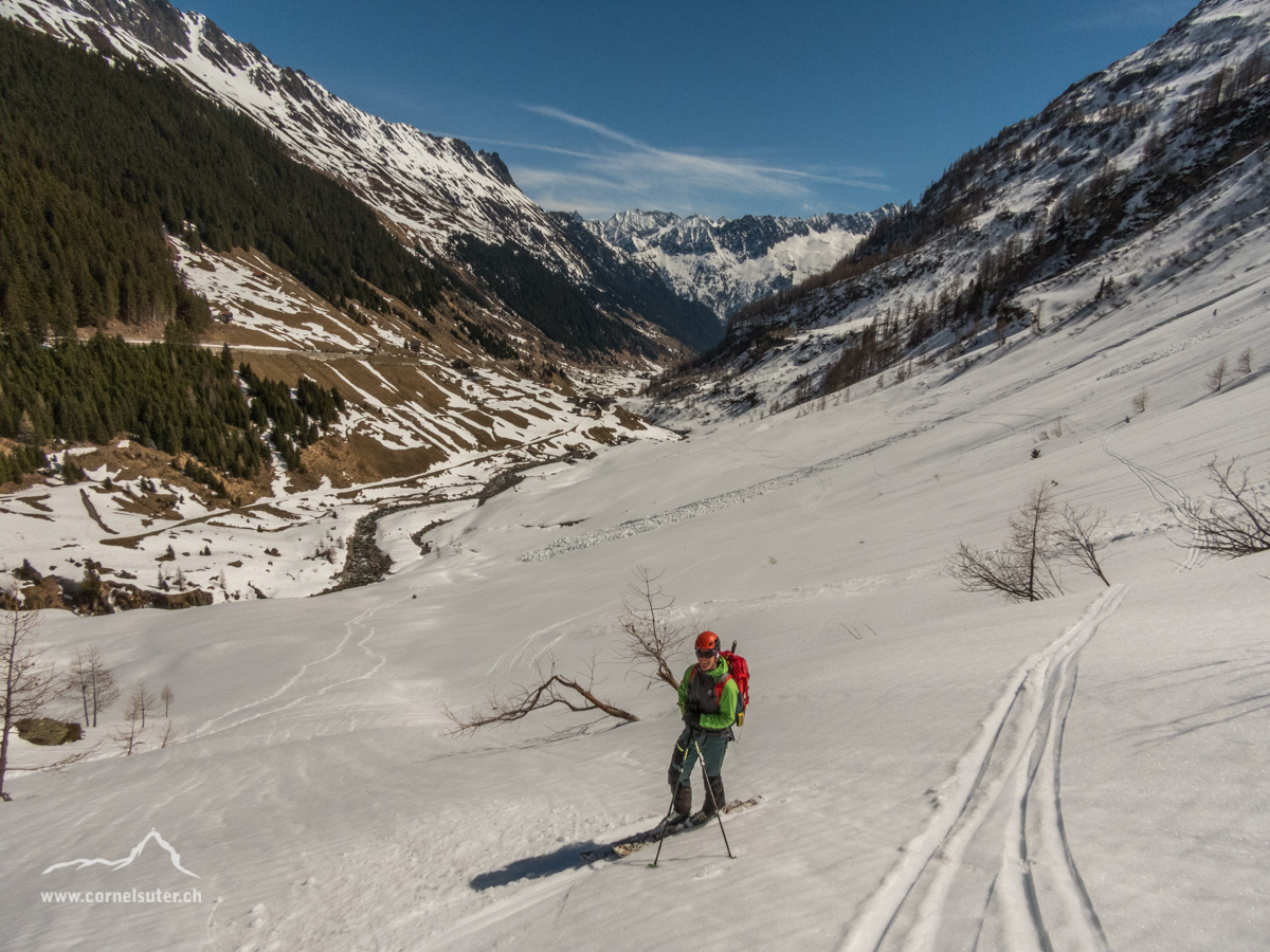 Die letzten paar Meter im Sulzschnee bis wir Färnigen erreichen.