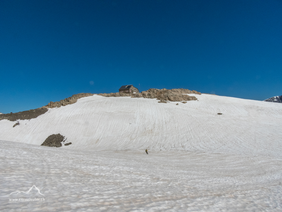 Das Bier wartet bei der Hütte.