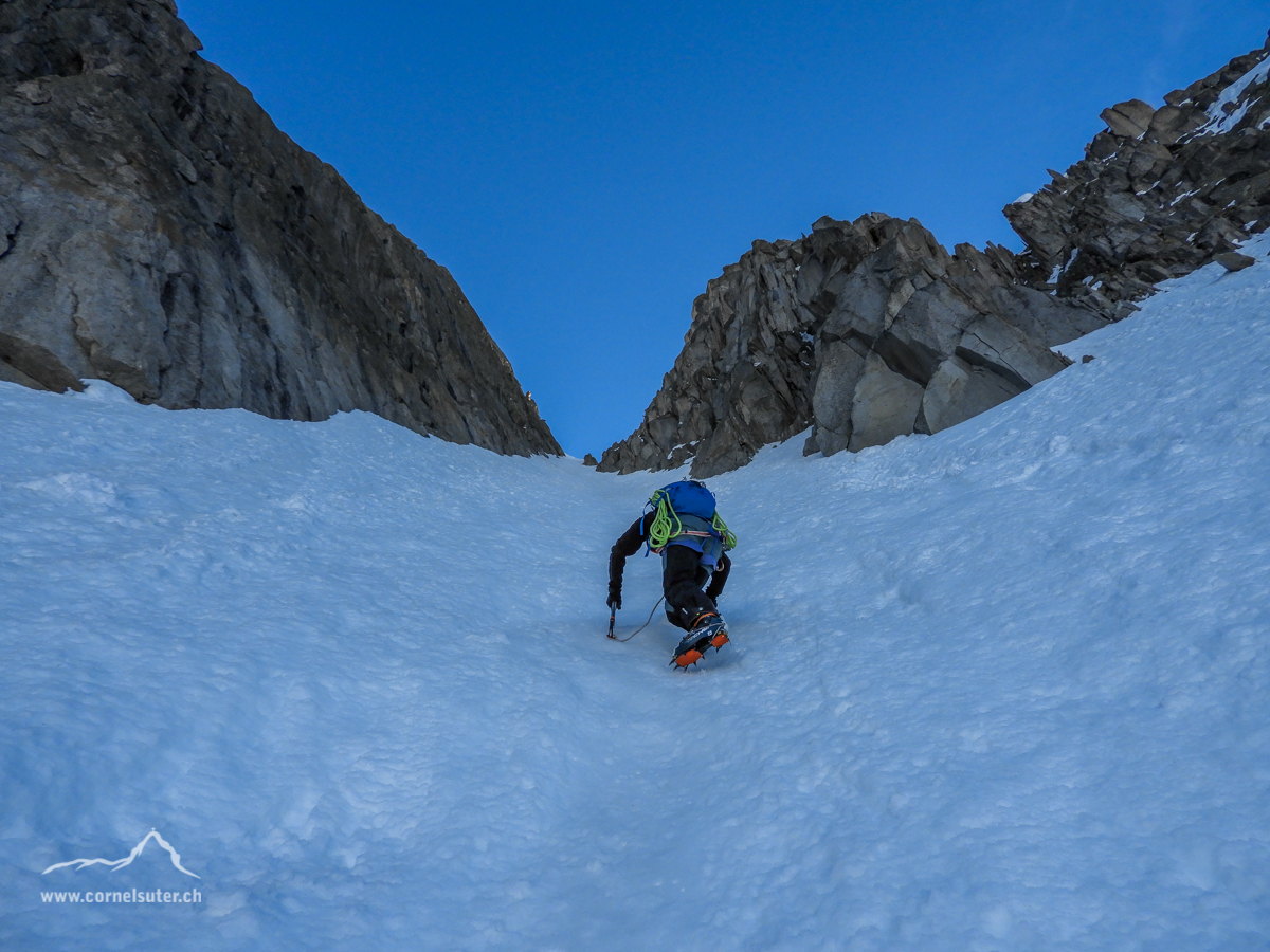 Beim Aufstieg im Südwest Couloir.