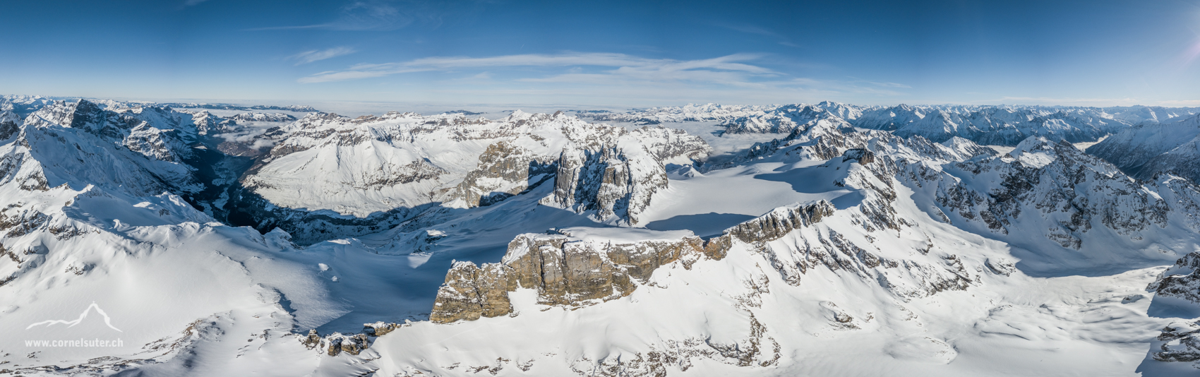 Flugpanobild, links Engelberg, ca mitte Bild der Gross Spannort mit dem Glattfirn.