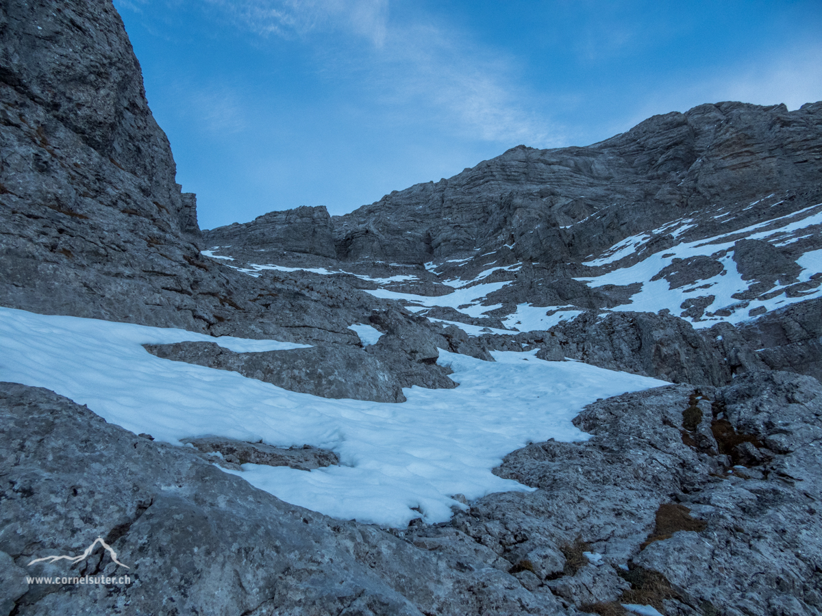 Weiter gehts, zum Teil etwas wenig Schnee.