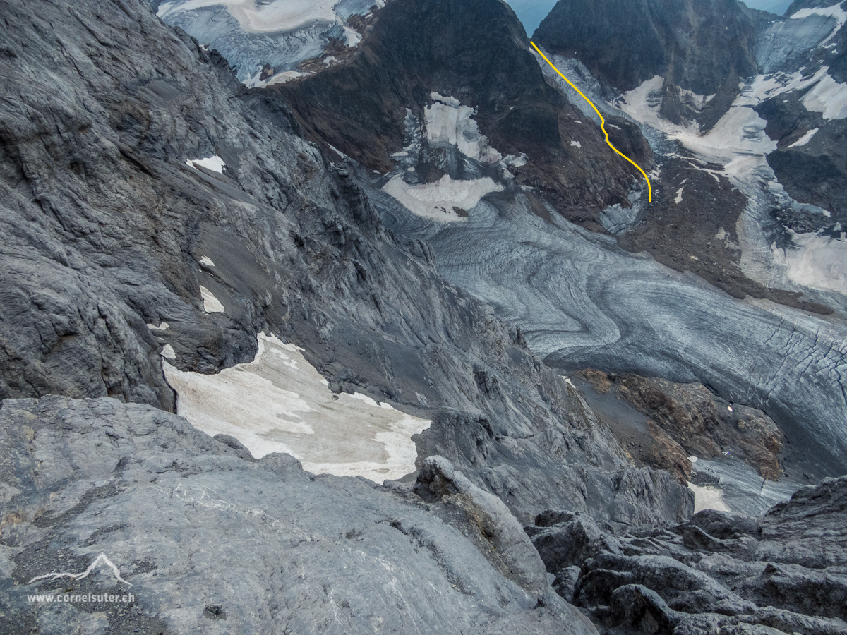 Sicht ab dem Cliff-Walk, abstieg auf der Westseite des Grassenjoch, zum markantem Sporn, jedoch vor diesem rechts haltend in eine Rinne. (Abstiegs-Sinn)
