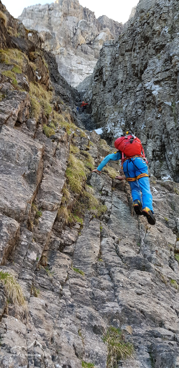 Beim Couloir nicht ganz hinauf, so bald als möglich nach links hoch verlassen.