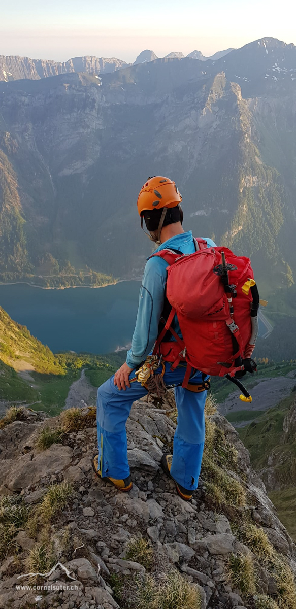 Toller Tiefblick zum Klöntalersee.