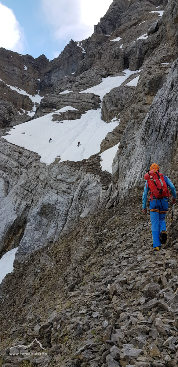 Einstieg zum ersten Band welches hinüber zum ersten Couloir führt.