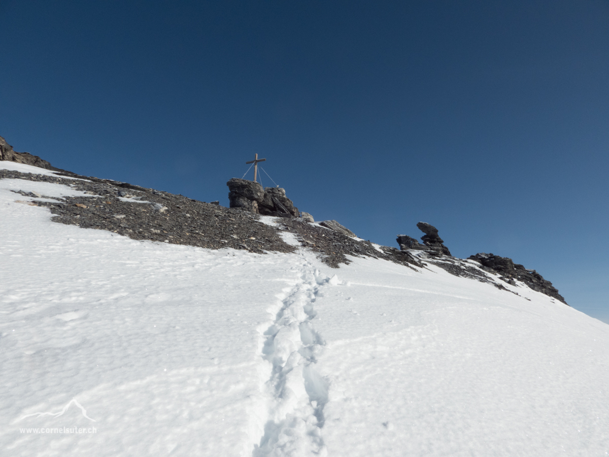 Das Gipfelkreuz auf dem Gross Spannort.