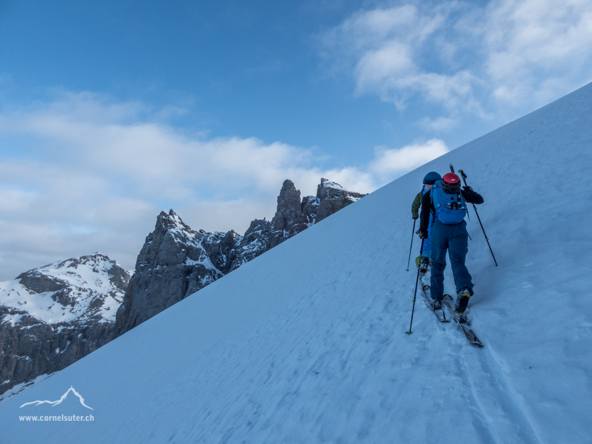 Querung am Chli Spannort entlang zum Spannortjoch 2902m.
