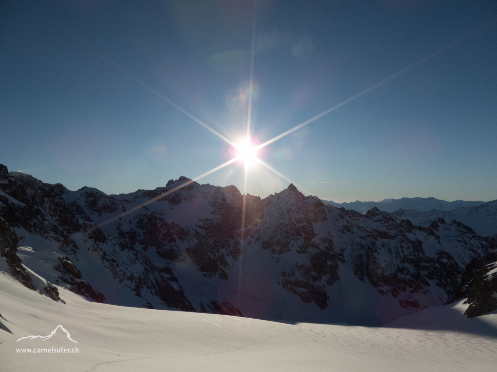 Die Sonne zwischen Bächenstock und Hoch Seewen