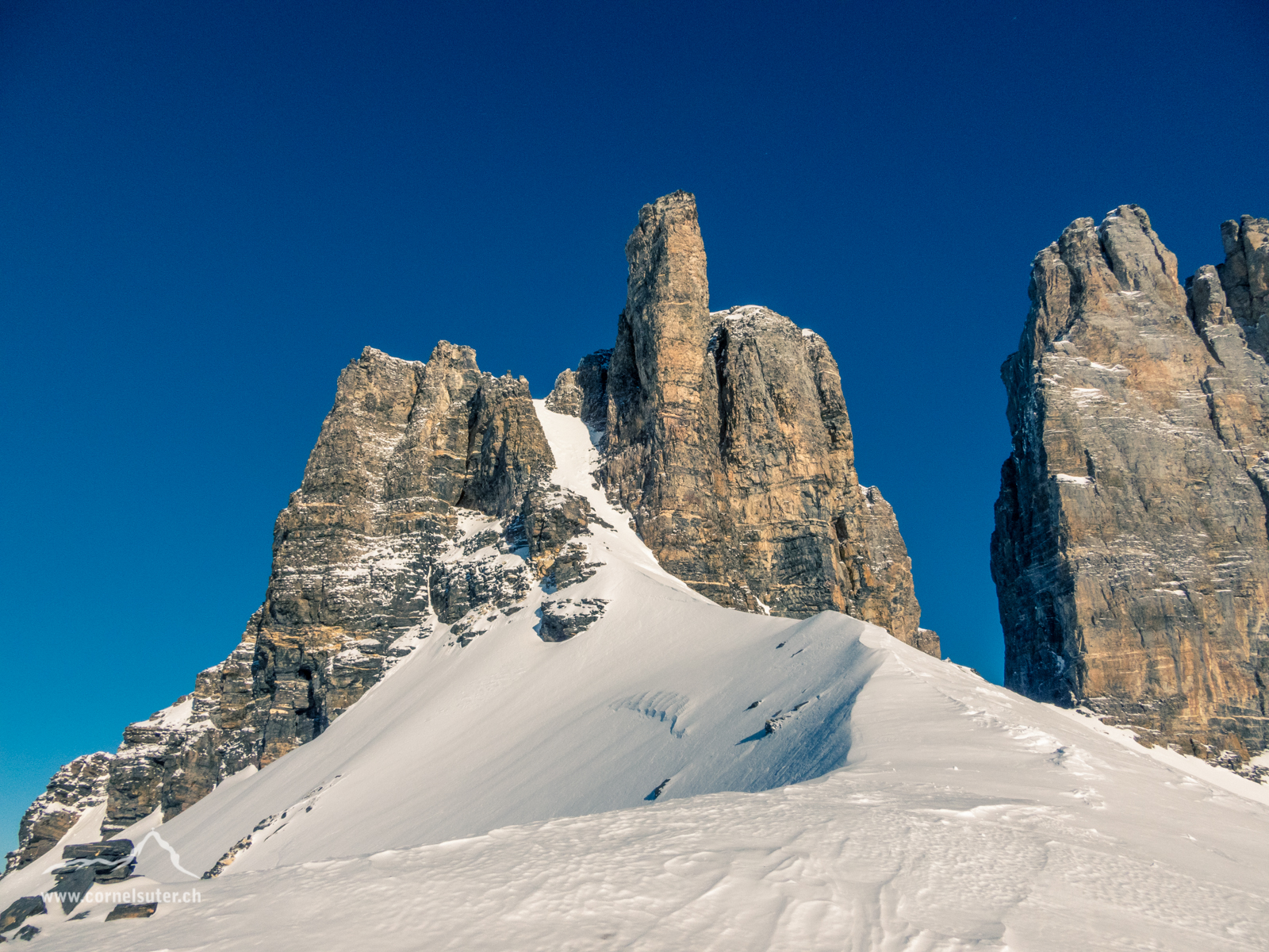 Das Wintertürmli, klein aber fein, Aufstieg erfolgt durch das Couloir.