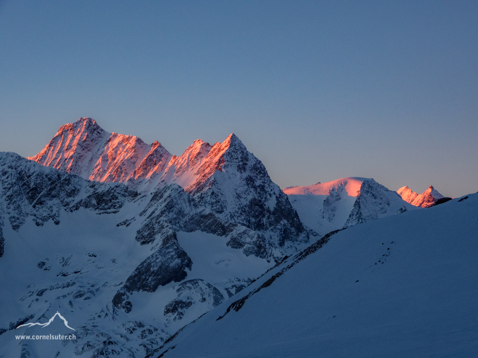 Sustenhorn 3502m und Gwächtenhorn 3403m.