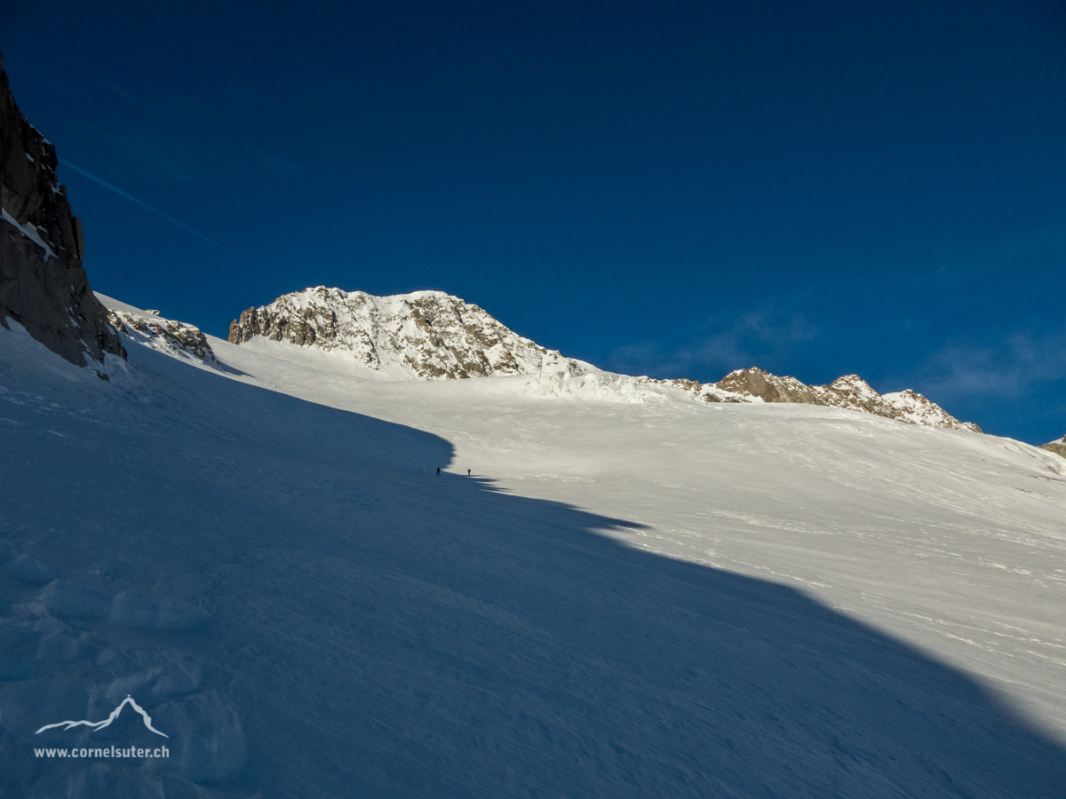 Aufstieg auf dem Gletscher immer in Sicht der Galenstock.