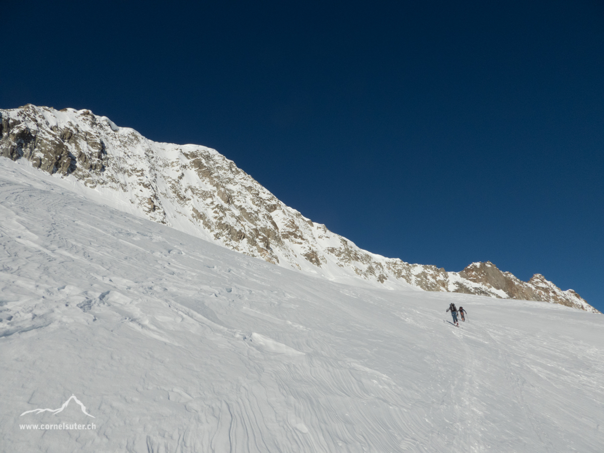 Bald erreiche ich das Skidepot.