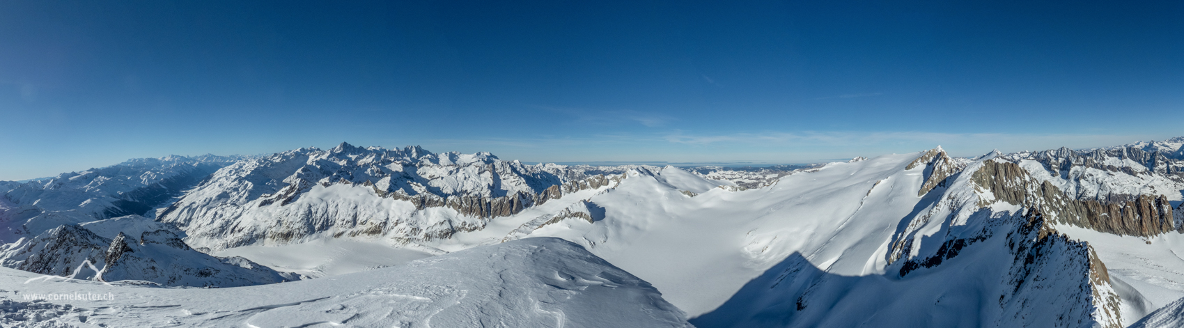 Pano Aussicht, links das Goms bis nach rechts zum Glärnisch.