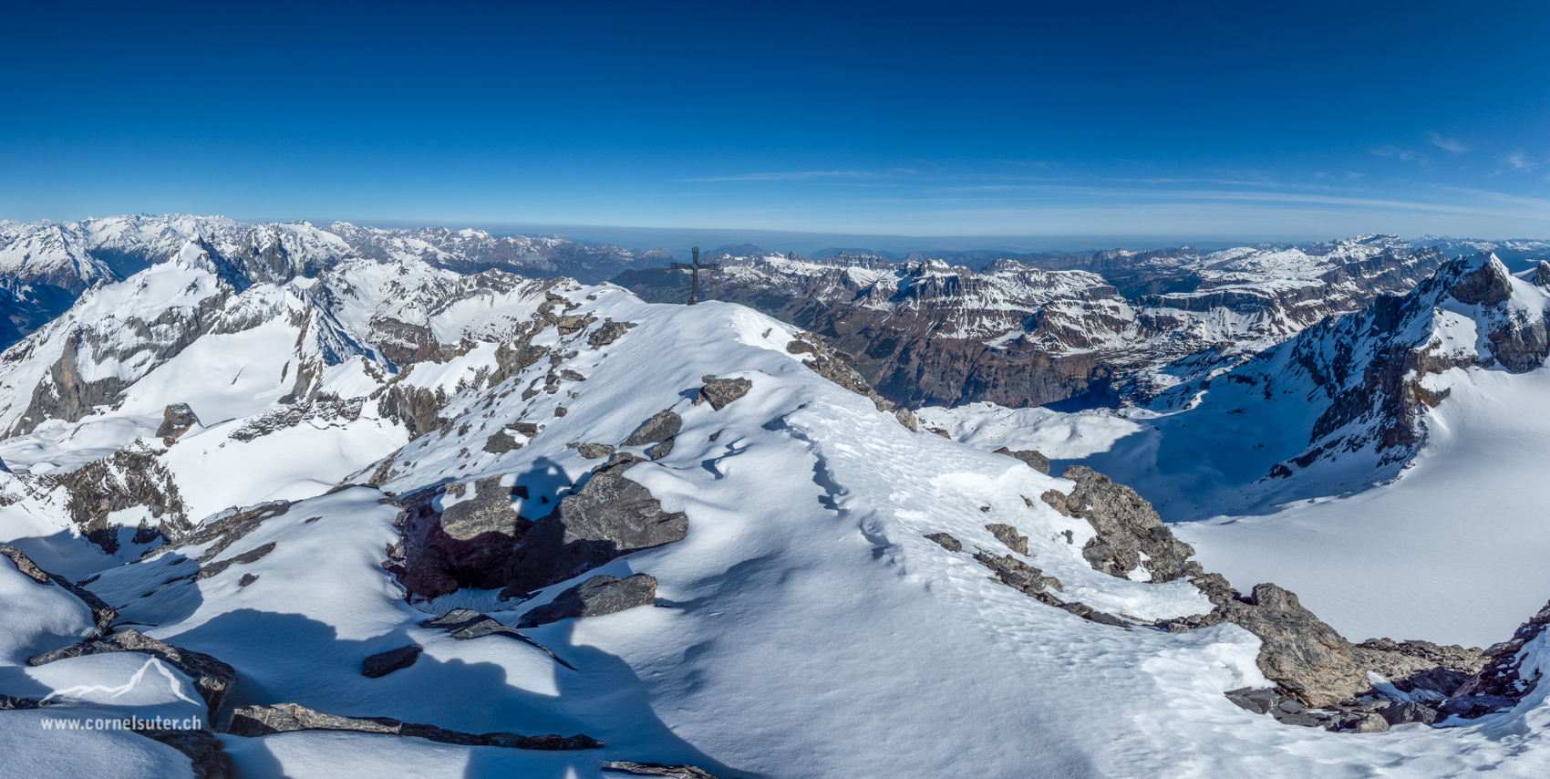 Als Tageserster erreiche ich das Schärhorn 3297m um 9:40uhr.
