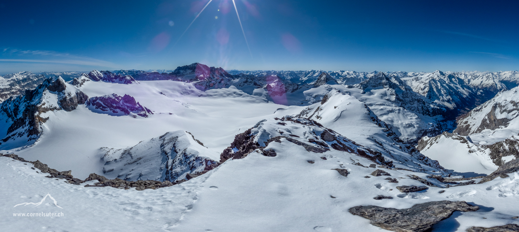 Die grossen Flächen des Hüfigletschers, rechts gehts hinunter zum Maderanertal.