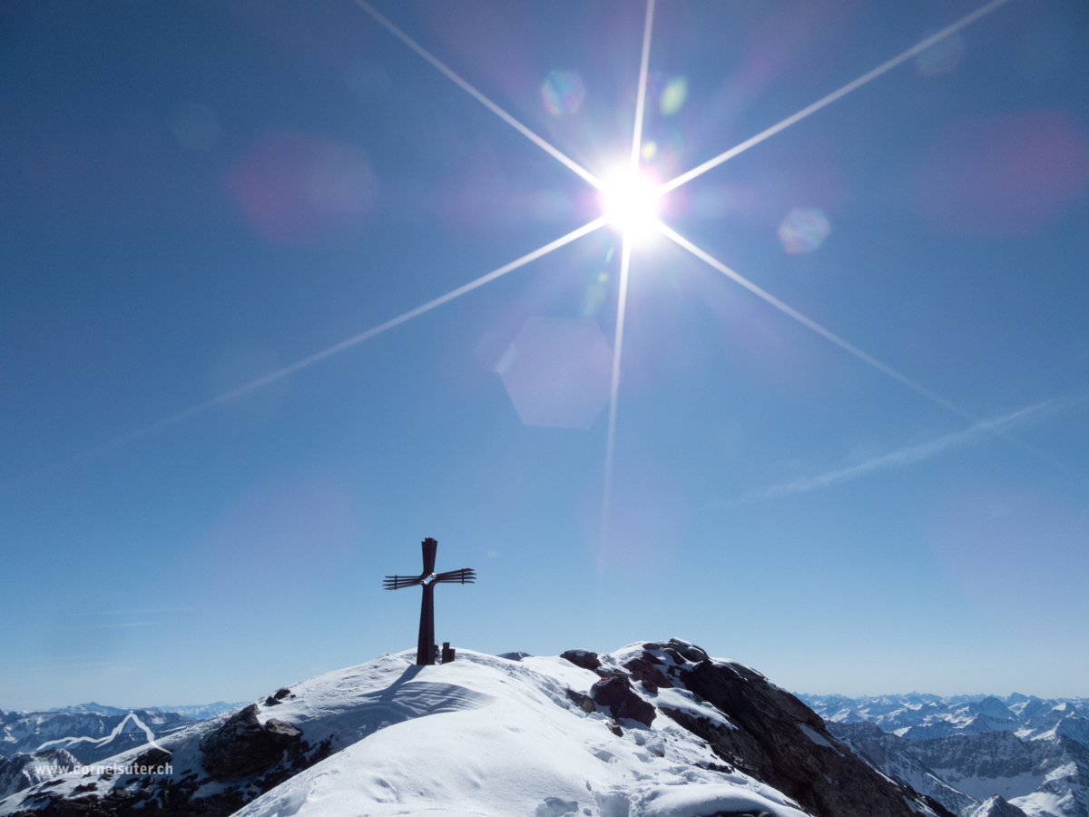 Gipfelkreuz auf dem Schärhorn 3297m.