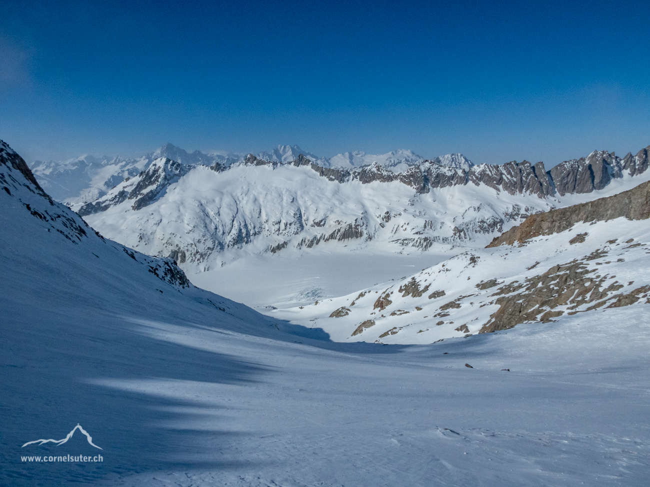 Auf dem Galengletscher, Sicht hinunter zum Rhonegletscher.