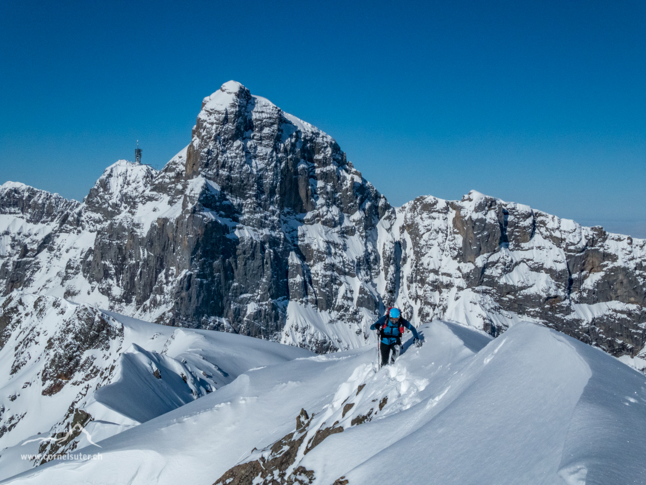 Die letzten paar Meter vor dem Gipfel, im Hintergrund der Titlis 3238m.