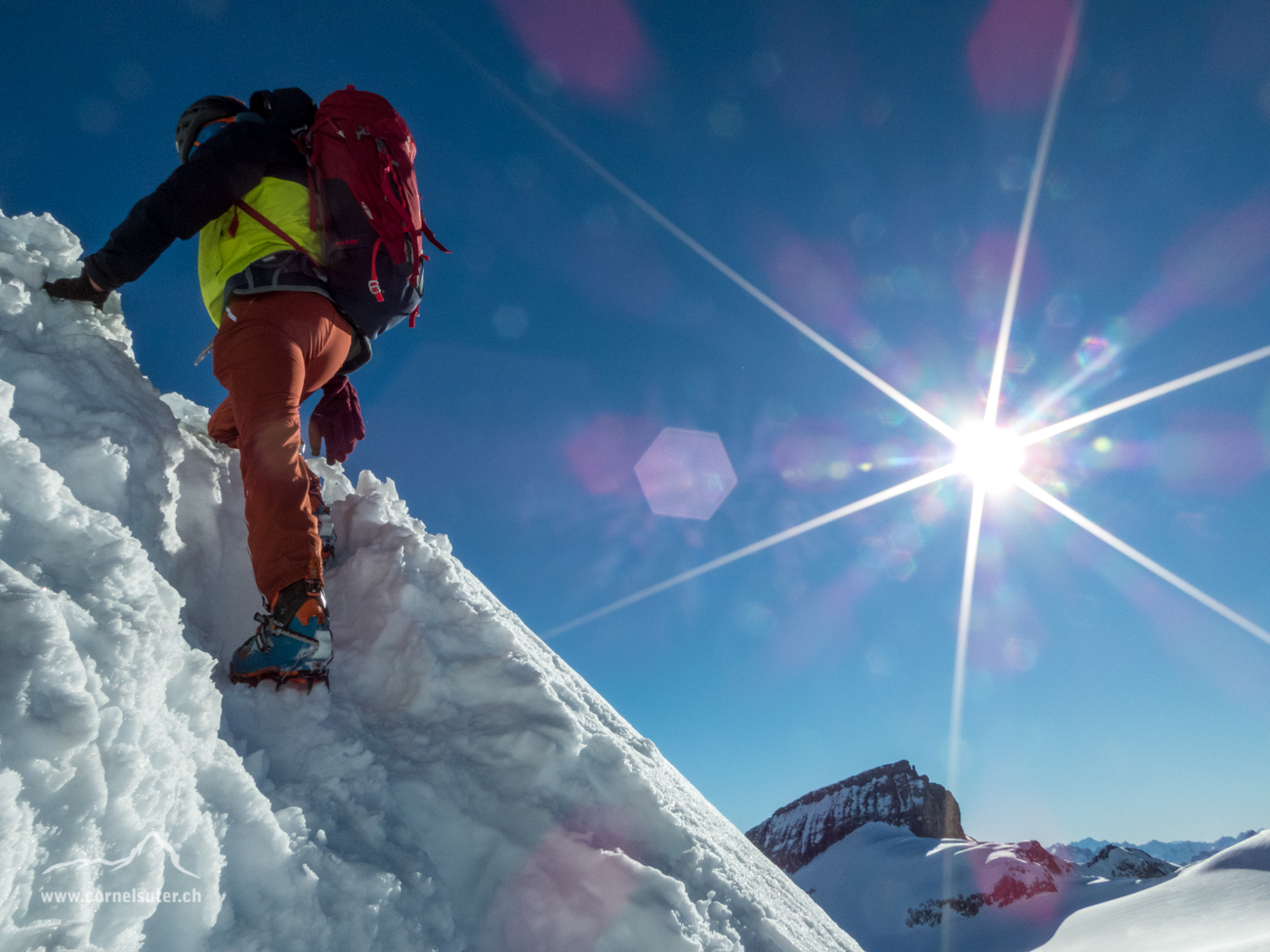 Nach dem ersten Felsriegel, rechts hinten der Zwächten 3078m.