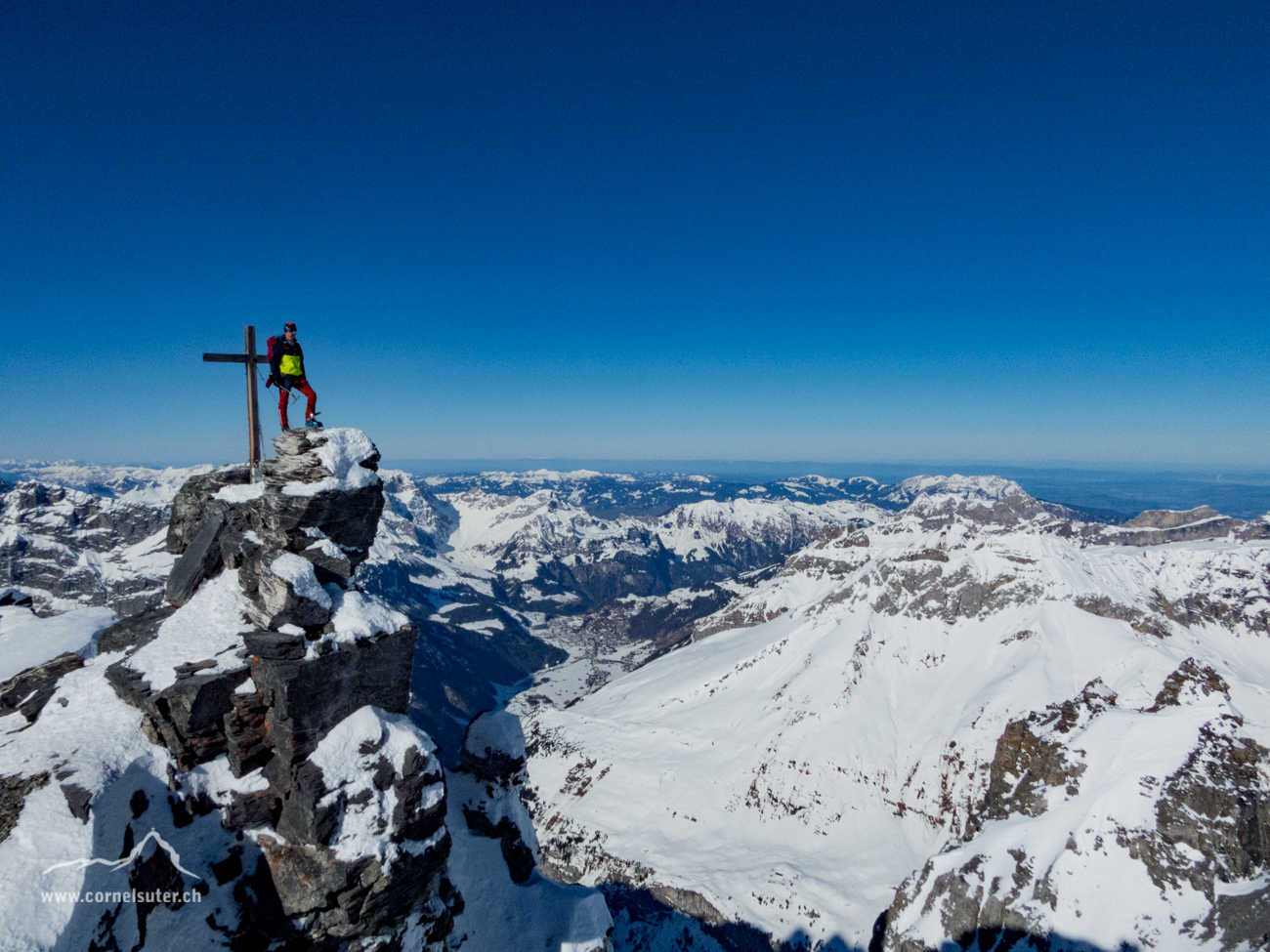 Luftiger Gipfel auf dem Gross Spannort 3198m.