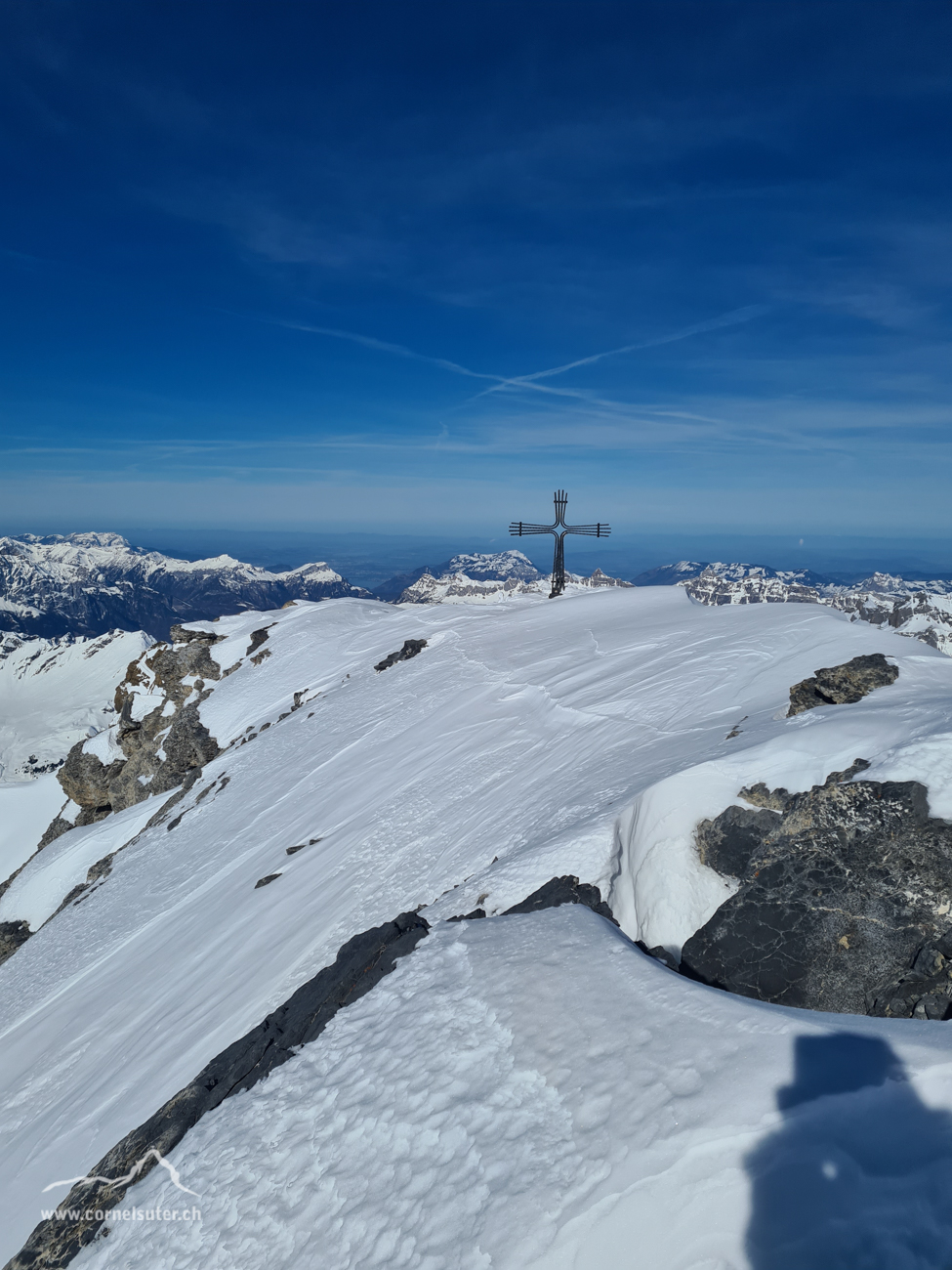 Gipfelkreuz auf dem Gross Schärhorn 3296m.