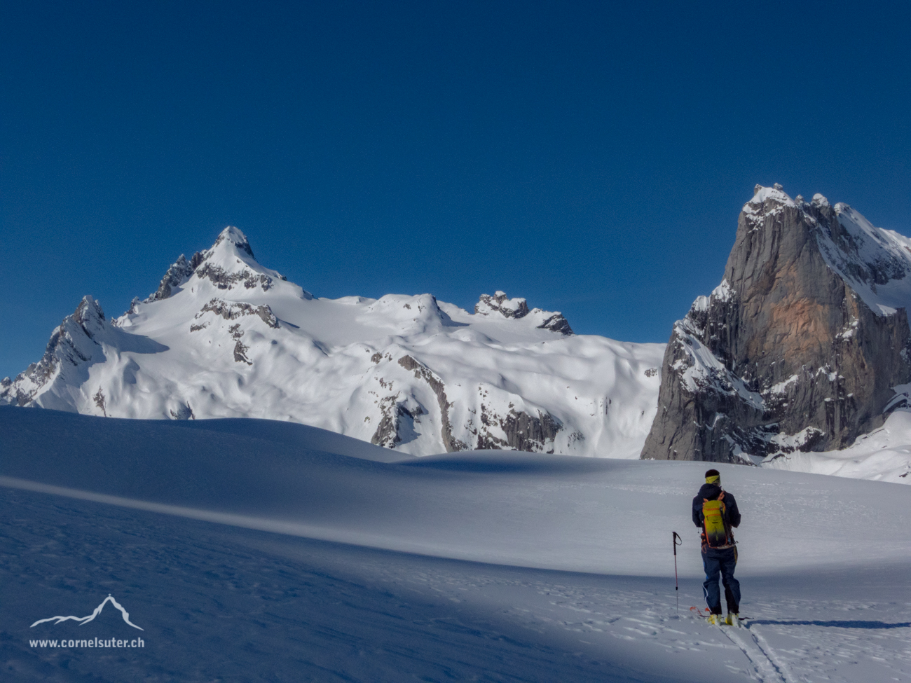 Nahe der Hüfihütte, rechts oben der Chalchschijen, links oben der Gross Ruchen 3137m.