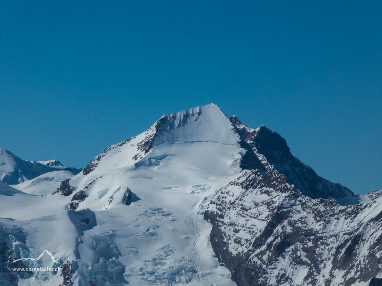 Mönch 4110m, rechts hinten wenif die Jungfrau 4158m.