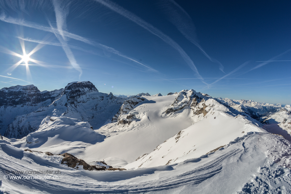 Auf dem Gemsfaiernstock 2972m, sicht zum Bifertenstock 3419m, Tödi 3614m, Claridenfirn und Clariden 3267m.