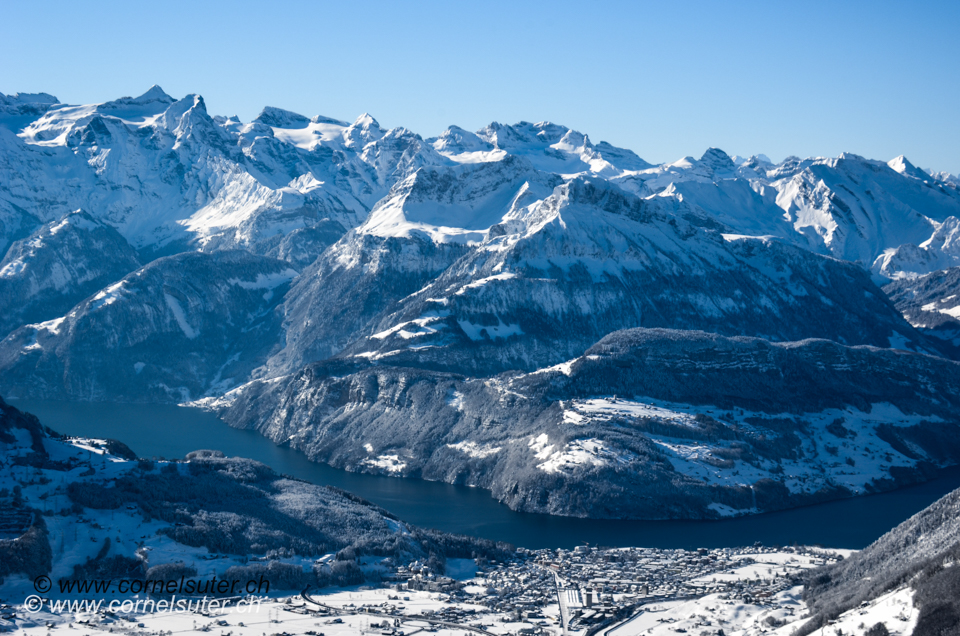 Auf dem Hochstuckli 1566m sicht nach Brunnen und oben der Uri-Rotstock 2928m.
