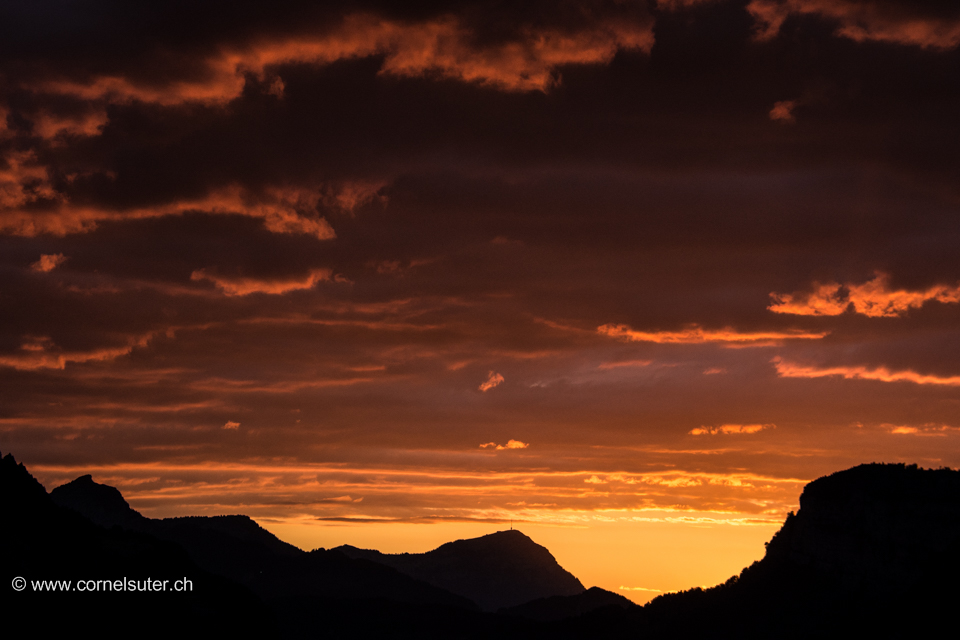 Im Muotathal, Sicht zur Rigi.(25.Juli 2015 / 21 Uhr)