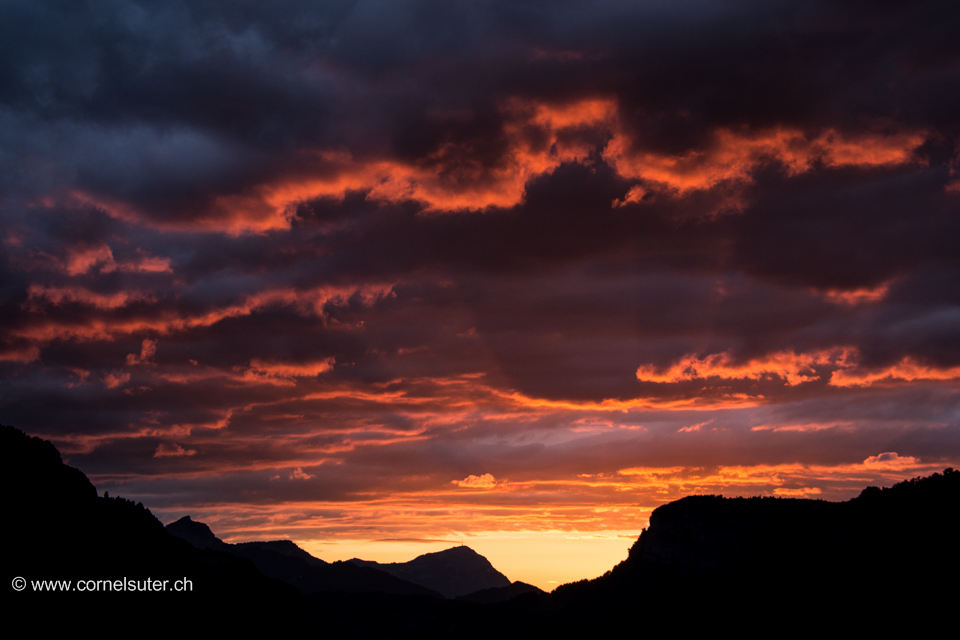 Im Muotathal, Sicht zur Rigi.(25.Juli 2015 / 21 Uhr)